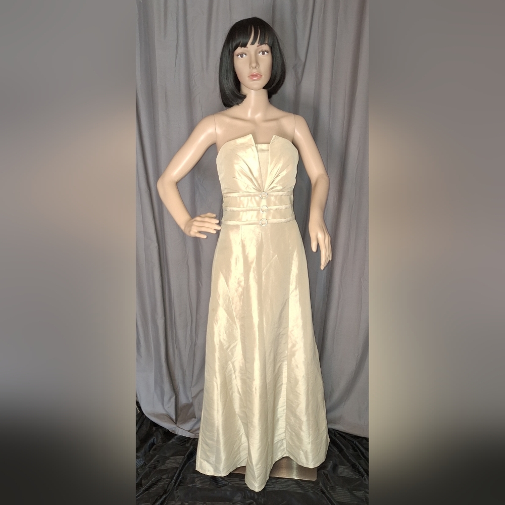 Champagne strapless maxi dress evening gown /Brand: delaru/size :9/10